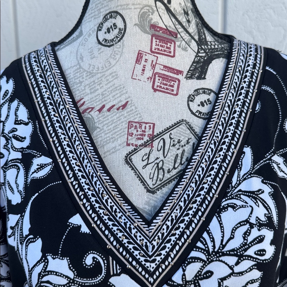 JM Collection Black and White Graphic Tunic with 3/4 Sleeves - Picture 3 of 6